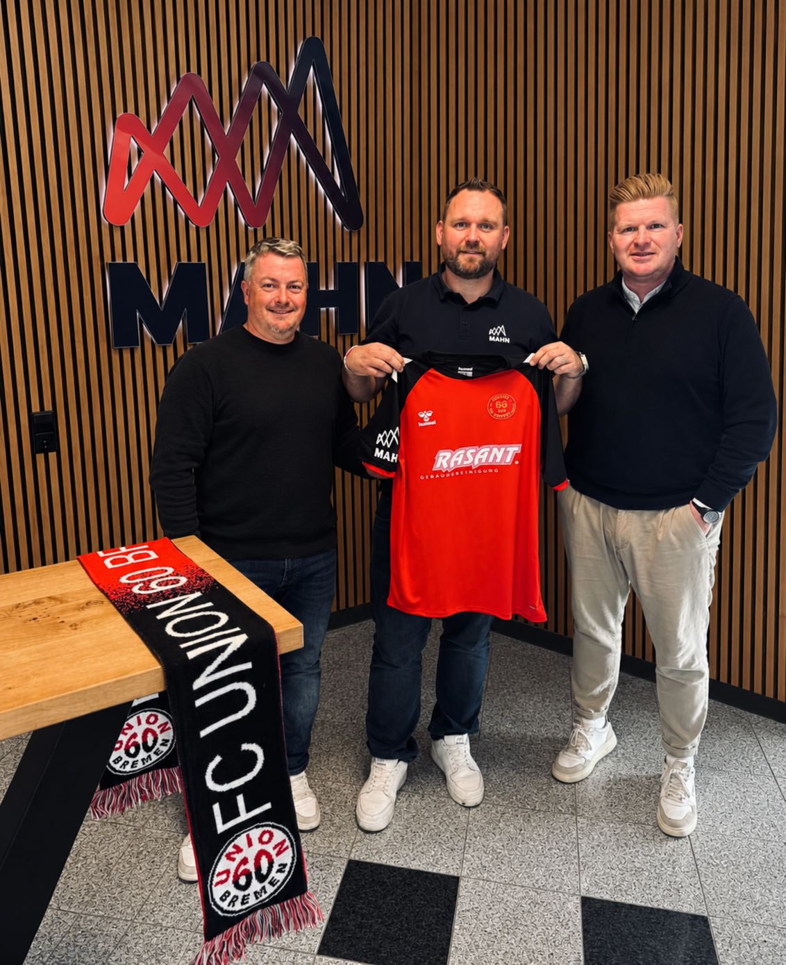 Mahn Gruppe und FC Union60 Bremen vereinbaren Zusammenarbeit
